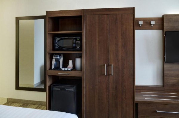 Holiday Inn Express Toronto Downtown image 14