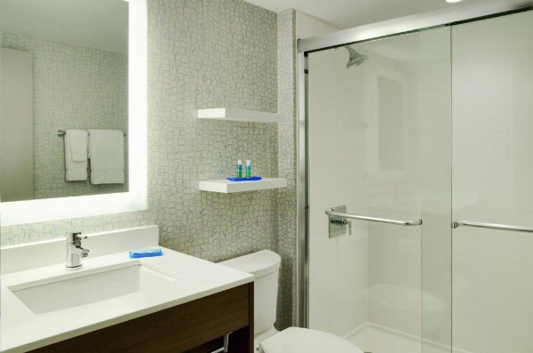 Holiday Inn Express Toronto Downtown image 28